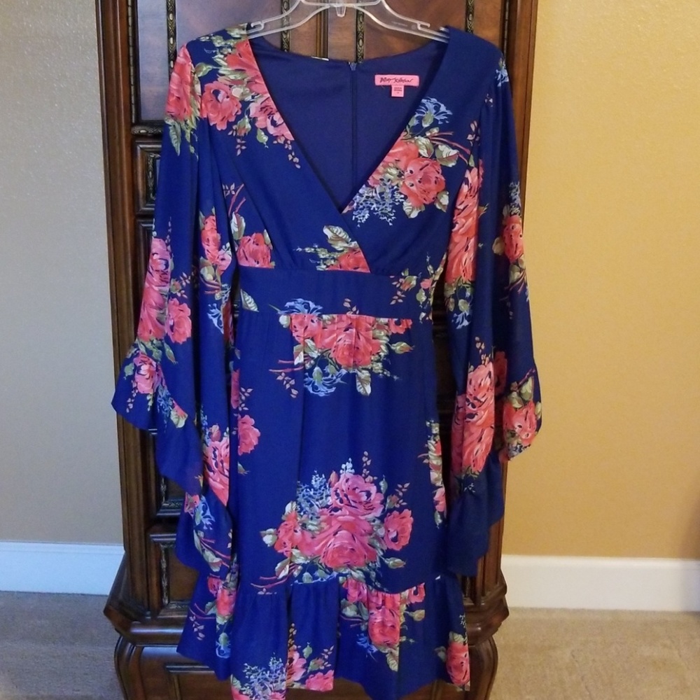 Betsy Johnson bell sleeve dress